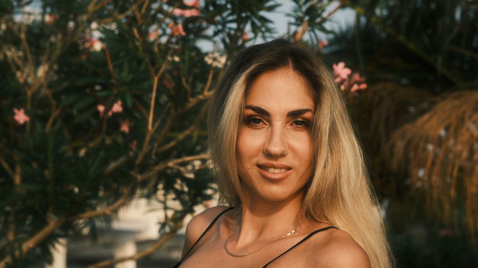 Beautiful model posing in sunset sunlight in the park