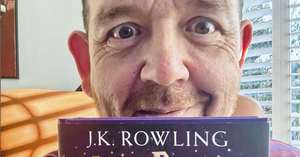 pictured above is Nick Frost in a selfie