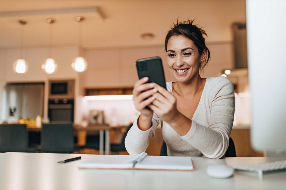 women on phone cc